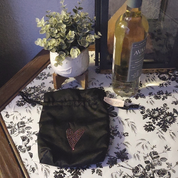 Victoria's secret satin heart rhinestone lingerie bag - Picture 3 of 8